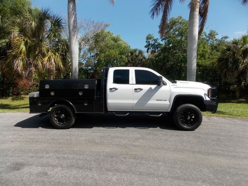 Used 2017 GMC Sierra 2500 4x4 Double Cab w/ Sierra Convenience Package image 9