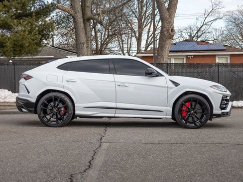 Used 2022 Lamborghini Urus image 17