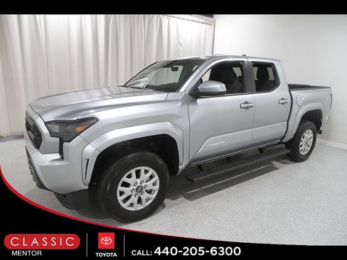 Certified 2025 Toyota Tacoma SR5 AWD/4WD image 3