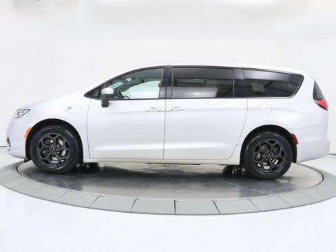 Used 2023 Chrysler Pacifica Touring-L w/ S Appearance Package FWD image 2