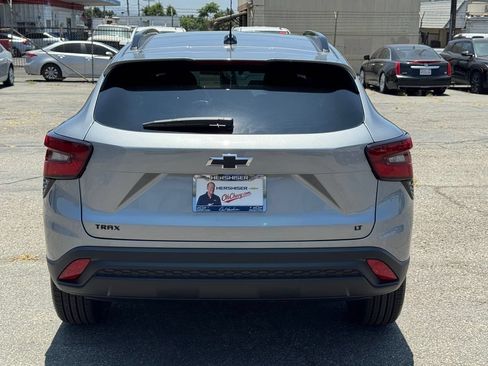New 2026 Chevrolet Trax LT w/ Midnight Edition FWD image 5