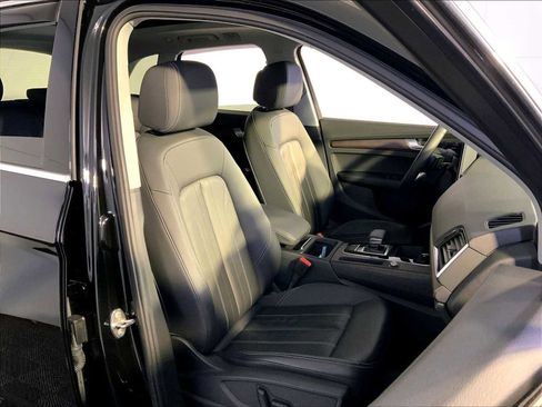 Used 2021 Audi Q5 Premium w/ Convenience Package image 18