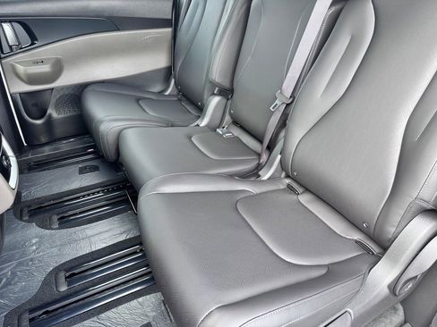 New 2026 Kia Carnival image 27