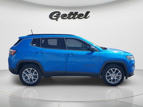 Used 2022 Jeep Compass Latitude AWD/4WD image 3