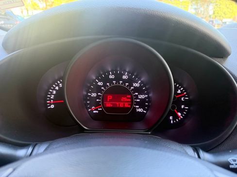 Used 2016 Kia Soul FWD image 19