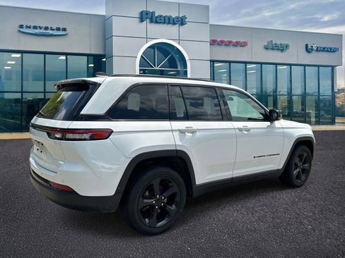 Used 2023 Jeep Grand Cherokee Altitude AWD/4WD image 2