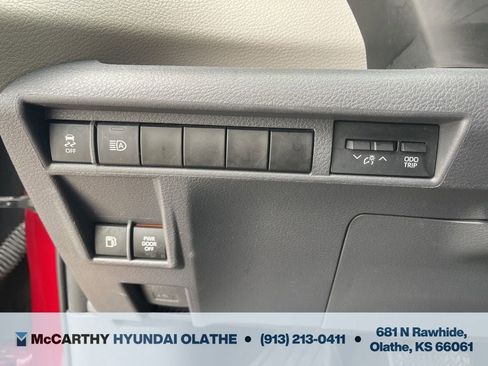 Used 2021 Toyota Sienna XLE w/ XLE Plus Package FWD image 26