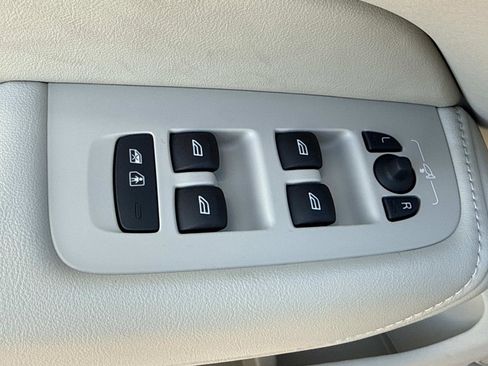 New 2026 Volvo XC60 B5 Ultra w/ Climate Package image 17