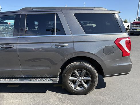 Used 2019 Ford Expedition XLT w/ Equipment Group 202A AWD/4WD image 12