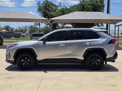 Used 2024 Toyota RAV4 LE FWD image 4