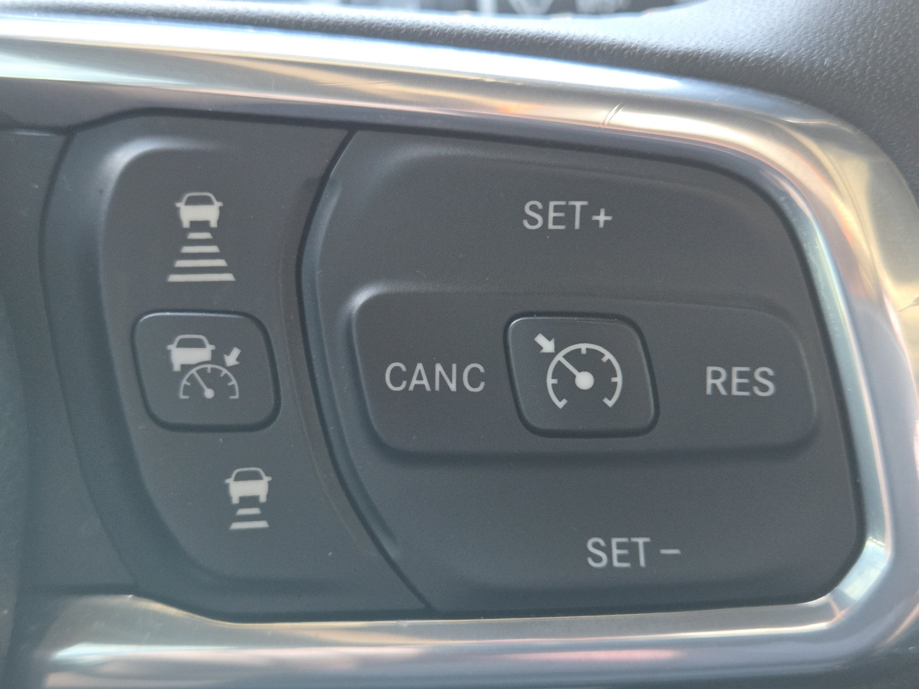 Used 2024 Jeep Wrangler Unlimited Sahara w/ Technology Group AWD/4WD image 14