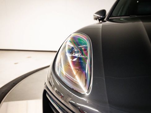 Certified 2024 Porsche Macan AWD/4WD image 13