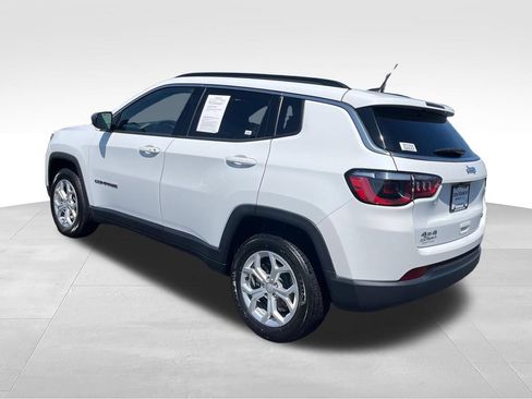 Used 2024 Jeep Compass Latitude AWD/4WD image 3