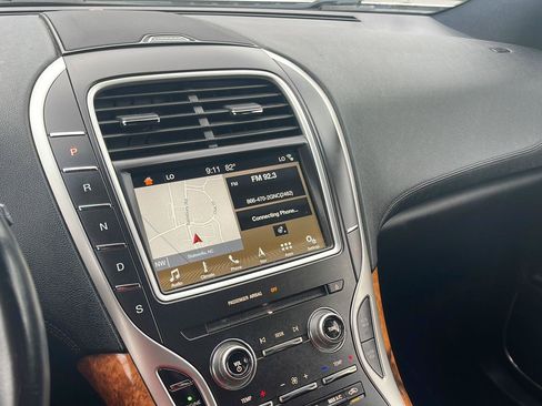 Used 2016 Lincoln MKX Reserve w/ Climate Package AWD/4WD image 12