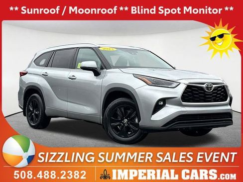 Used 2023 Toyota Highlander XLE AWD/4WD image 1