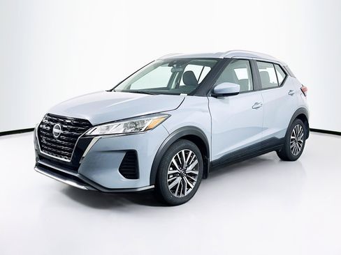 Used 2024 Nissan Kicks SV FWD image 3