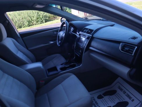 Used 2017 Toyota Camry LE FWD image 31