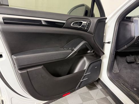 Used 2017 Porsche Cayenne Platinum Edition AWD/4WD image 13