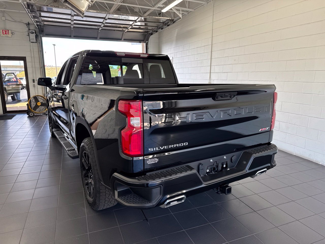 Used 2025 Chevrolet Silverado 1500 RST AWD/4WD image 6