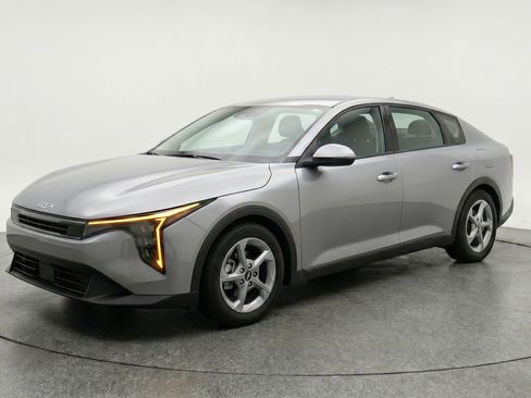 Used 2025 Kia K4 FWD image 3