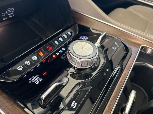 Used 2023 Jeep Grand Wagoneer L Series II image 8