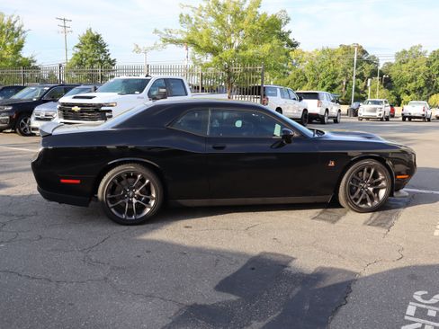 Used 2021 Dodge Challenger R/T Scat Pack RWD image 11