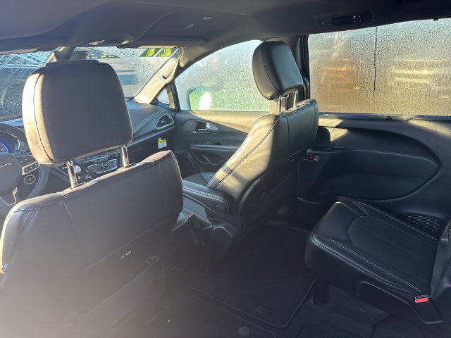 New 2027 Chrysler Pacifica Select w/ Family Tech Group FWD image 28