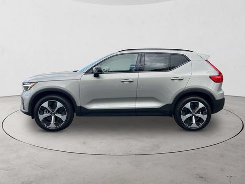 Certified 2024 Volvo XC40 B5 Plus AWD/4WD image 2