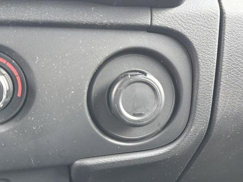 Certified 2025 Nissan Frontier SV RWD image 8