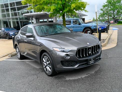Used 2020 Maserati Levante S AWD/4WD image 3