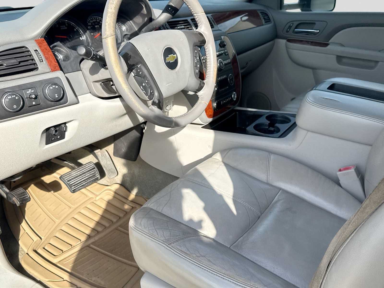 Used 2011 Chevrolet Silverado 2500 LTZ w/ LTZ Plus Package AWD/4WD image 2