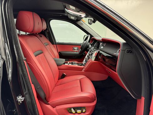 Used 2020 Rolls-Royce Cullinan image 30