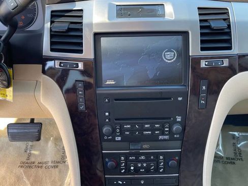 Used 2007 Cadillac Escalade AWD w/ Information Package image 30