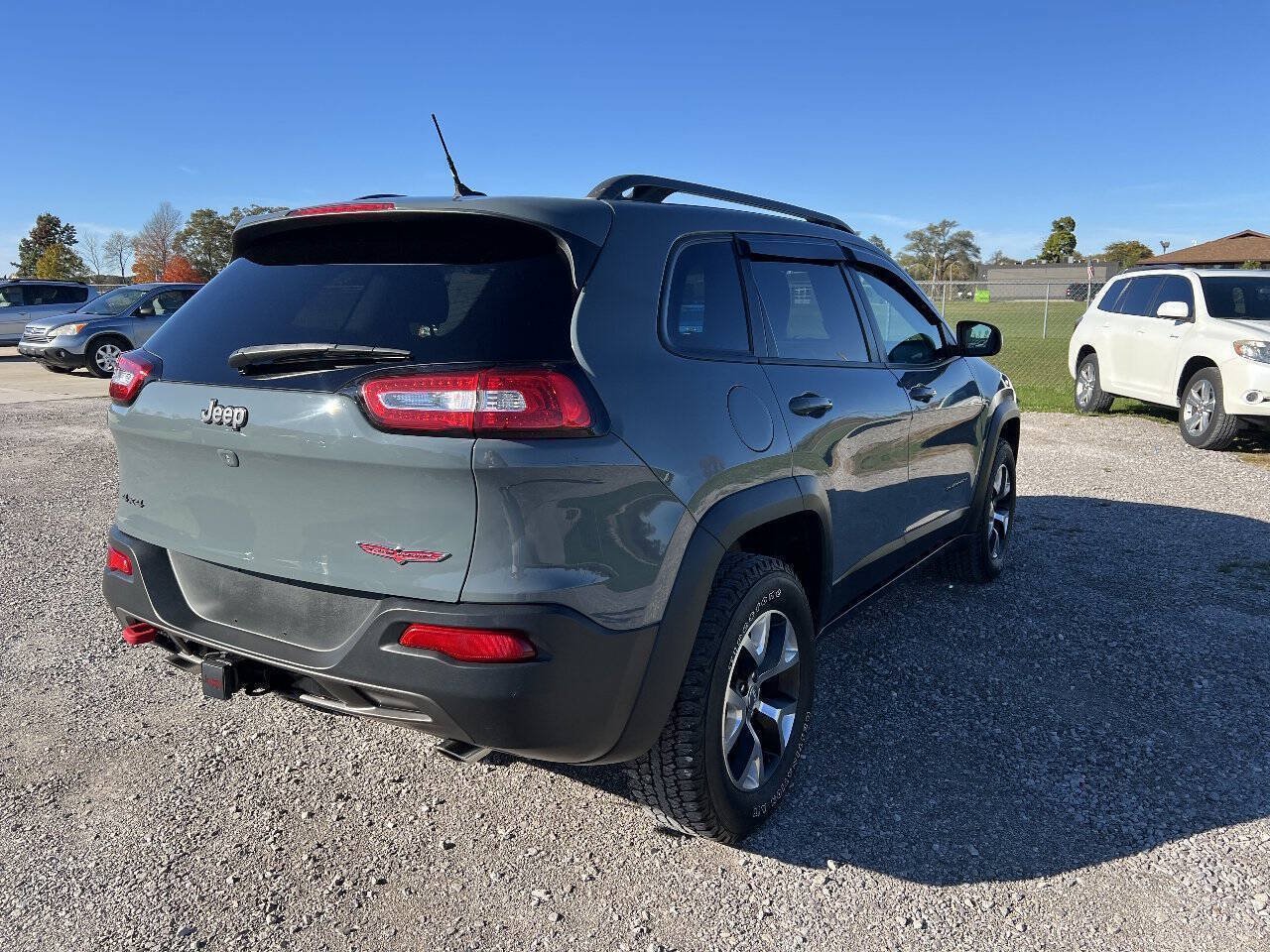 Used 2015 Jeep Cherokee Trailhawk AWD/4WD image 8
