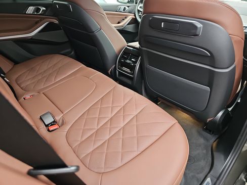 Used 2026 BMW X5 xDrive40i w/ Executive Package image 11