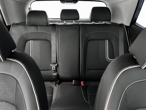 New 2025 Hyundai Venue Limited image 21