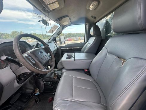 Used 2014 Ford F550 4x4 Regular Cab Super Duty image 13