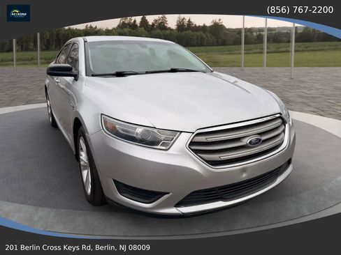Used 2016 Ford Taurus SE image 1