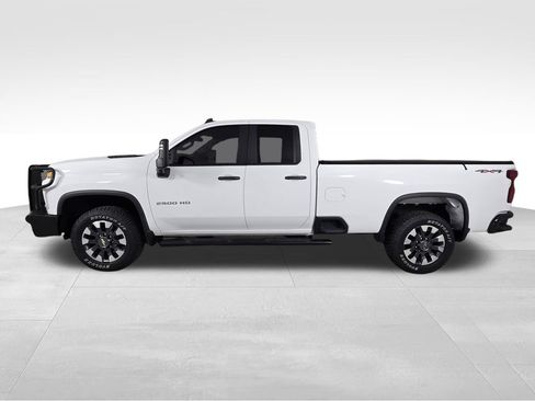 Used 2021 Chevrolet Silverado 2500 Custom w/ Custom Value Package AWD/4WD image 4