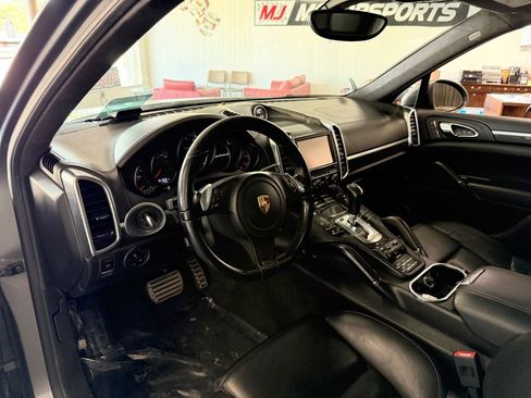Used 2014 Porsche Cayenne Turbo S AWD/4WD image 13