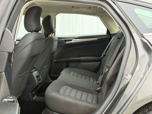 Used 2018 Ford Fusion SE w/ Fusion SE Technology Package image 12