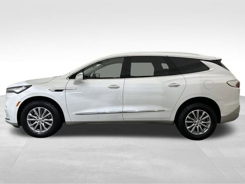 Used 2023 Buick Enclave Essence image 2