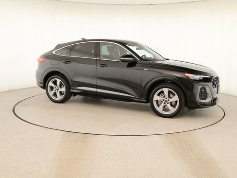 New 2025 Audi Q5 Prestige image 9