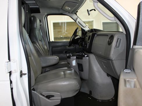 Used 2009 Ford E-350 and Econoline 350 Super Duty RWD image 18