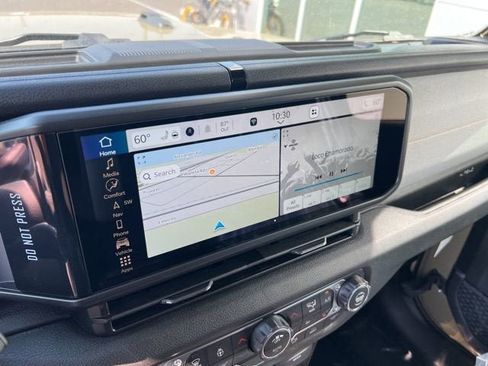 New 2025 Jeep Gladiator Sport image 12