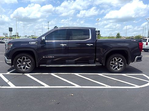 Used 2023 GMC Sierra 1500 SLT AWD/4WD image 4