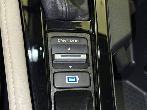 Used 2023 Honda Accord Touring image 32