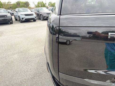 Used 2025 Land Rover Range Rover SE image 10