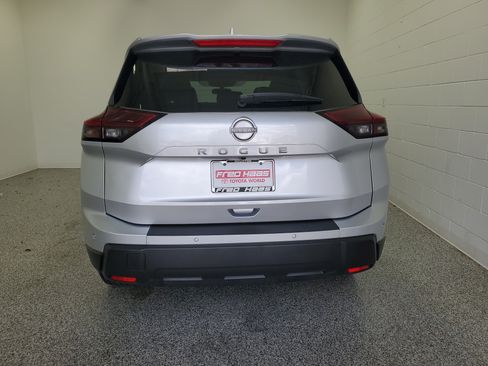 Used 2025 Nissan Rogue SV FWD image 6