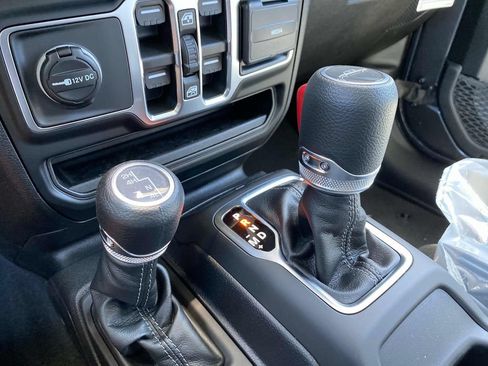 New 2026 Jeep Gladiator Sport AWD/4WD image 11
